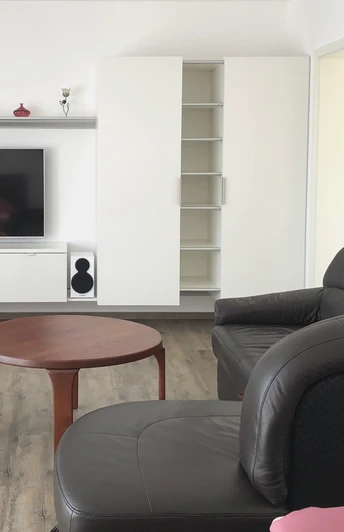 Wohnbereich mit Fernseher der Ferienwohnung Trautchen Wohnbereich mit Fernseher der Ferienwohnung Trautchen