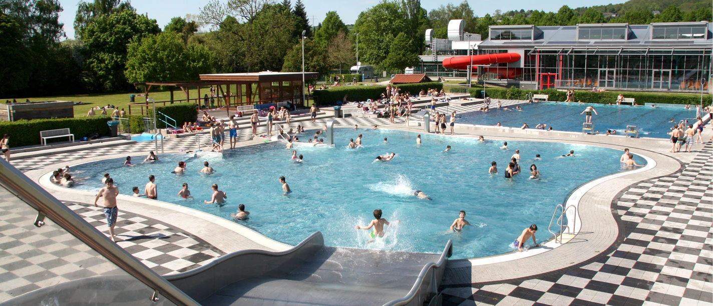 Hallen- und Freibad Einbeck_Nichtschwimmerbecken im Freibad indoor-and-outdoor-pool-one-pool-non-swimmer-pool-in-the-outdoor-pool