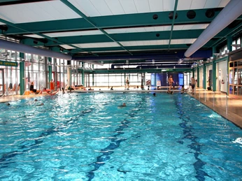 Hallen- und Freibad Einbeck_Hallenbad indoor-and-outdoor-pool-einbeck-indoor-pool