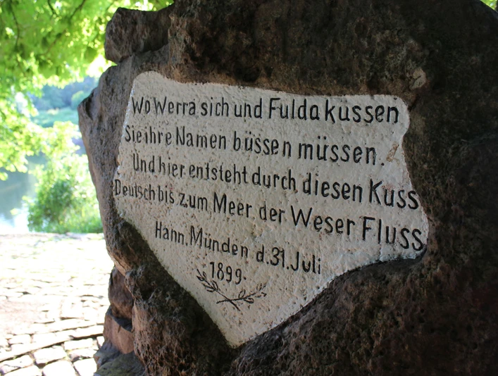 Weserstein - Spruch Detailansicht WesersteinDetailed view of WesersteinDetaljeret billede af Weser-stenenGedetailleerd beeld van de Weser-steen