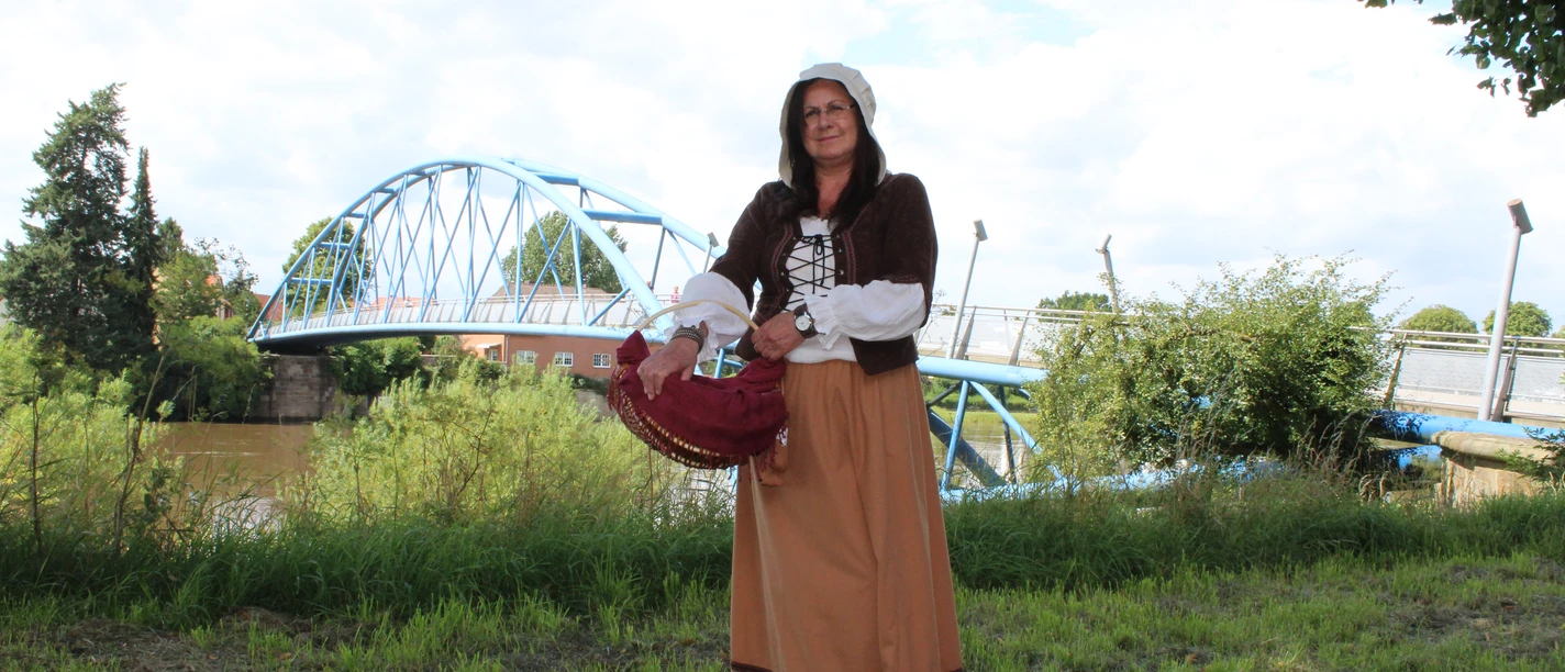 Gewandete Stadtfuehrerin Nienburg