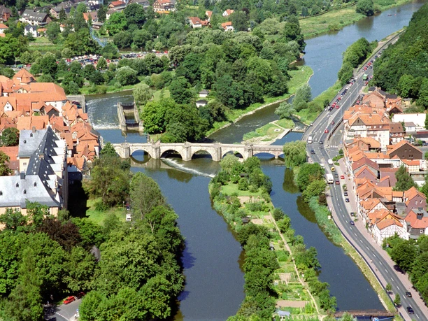 Luftbild historische Werrabrücke mit Blick auf den Doktorwerder Luftbild historische Werrabrücke mit Blick auf den Doktorwerder