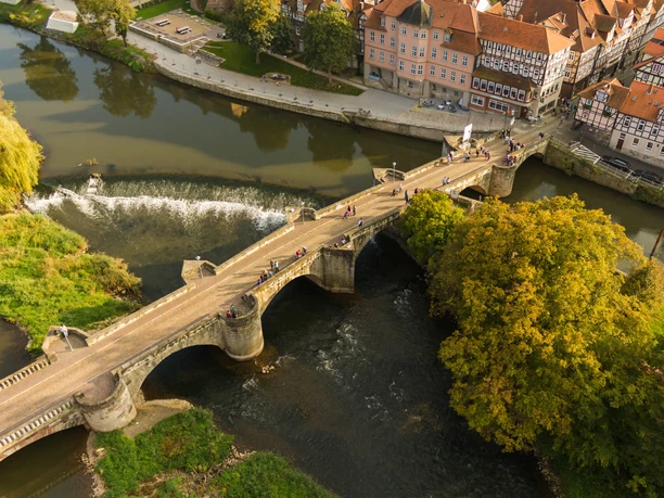 Luftbild Werrabrücke, im Hintergrund Schloss-Dielengraben Luftbild Werrabrücke, im Hintergrund Welfenschloss und Dielengraben