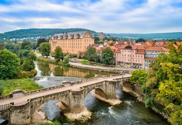 Welfenschloss Hann. Münden mit historischer Werrabrücke Welfenschloss Hann. Münden mit historischer Werrabrücke