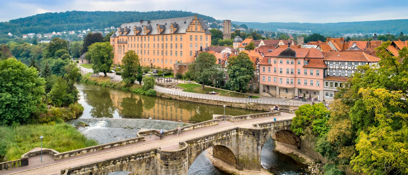 Welfenschloss Hann. Münden mit historischer Werrabrücke Guelph castle in Hann. Münden with historic Werra bridge