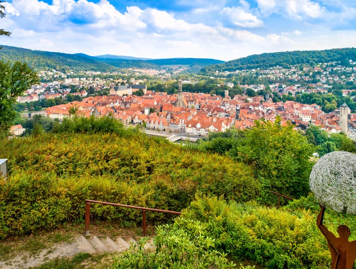 Blick von der Tillyschanze auf die Altstadt von Hann. Münden Blick von der Tillyschanze auf die Altstadt von Hann. MündenView of the old town of Hann. Münden from the TillyschanzeUdsigt fra Tillyschanze til den gamle bymidte i Hann. MündenUitzicht vanaf de Tillyschanze naar het oude centrum van Hann. Münden