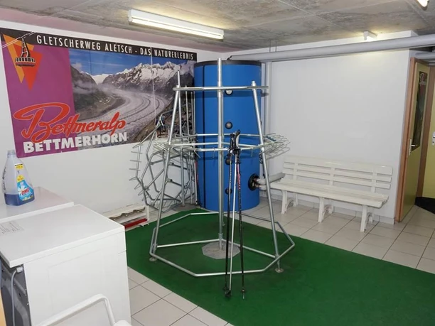 Skiraum und Waschmaschine