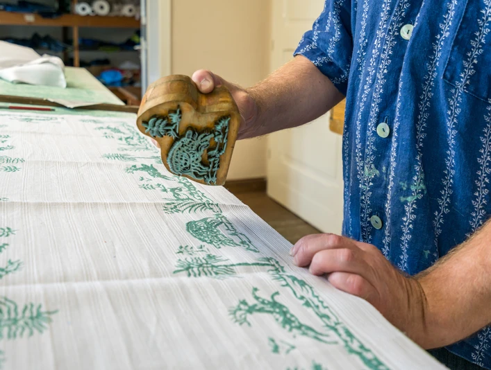 Einbecker Blaudruck_Model vom Stoff nehmen einbecker-blaudruck_model-vom-stoff-nehmen