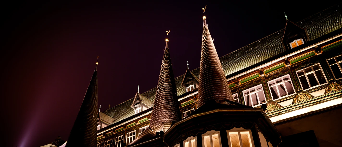 Altes Rathaus_drei Türme bei Nacht old-town-hall-three-towers-at-night