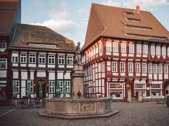 marktplatz-mit-till-eulenspiegel-brodhaus-und-rats-apothekemarketplace-with-till-eulenspiegel-brodhaus-and-rats-apothekemarkedsplads-med-til-eulenspiegel-brodhaus-og-rotter-apotekmarktplaats-met-tot-eulenspiegel-brodhaus-en-rats-apotheek