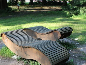 Ruhebänke Forstbotanischer Garten Hann. Münden Ruhebänke Forstbotanischer Garten Hann. MündenBenches in the forest botanical garden Hann. MündenBænke i den skovbotaniske have Hann. MündenBankjes in de botanische bostuin Hann. Münden