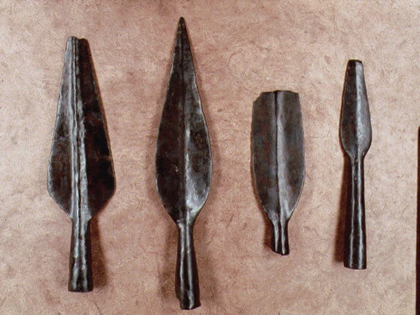 Römerlager Hedemünden, Spitzenpfeile.jpg Römerlager Hedemünden, Fund: Spitzenpfeile