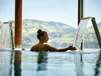 spiez-belvedere-wellness-oase-indoor-pool.jpg