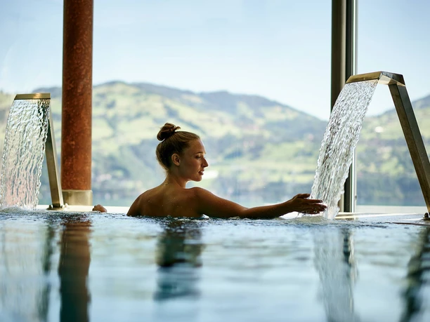 spiez-belvedere-wellness-oase-indoor-pool.jpg