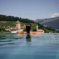 spiez-belvedere-wellness-oase-inifinity-pool-aussicht-bucht.jpg