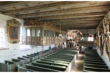 Blick von der Orgelempore in den Kirchenraum