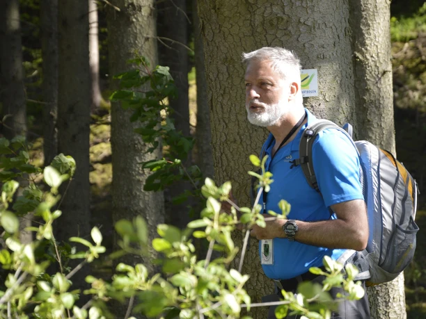 2-Mit dem Naturparkführer auf dem Spessartbogen.JPG