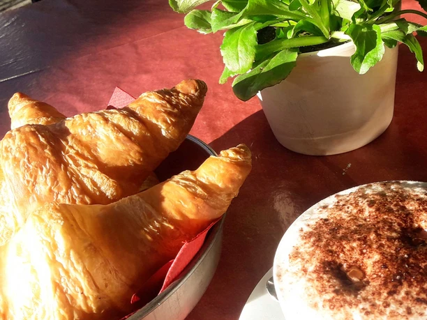 cafe-baeretatze-fruestueck.jpg cafe-baeretatze-fruestueck.jpg