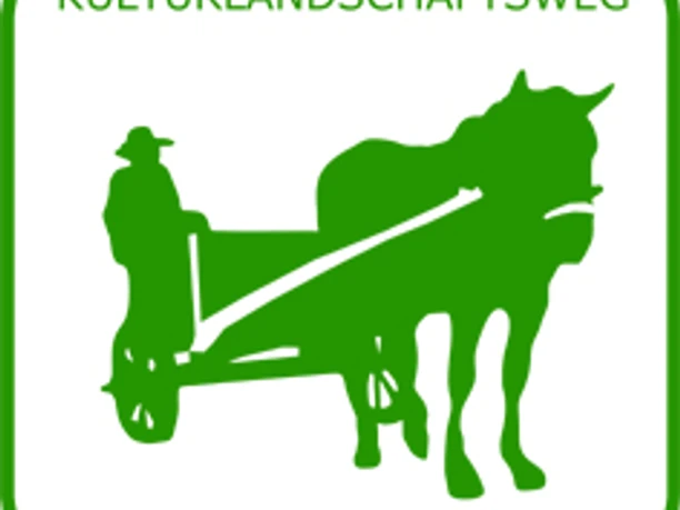 Markierungszeichen Kulturlandschaftsweg Grünes Piktogramm: Pferdegespann mit Fahrer auf weißem Hintergrund, beschriftet "Kulturlandschaftsweg".