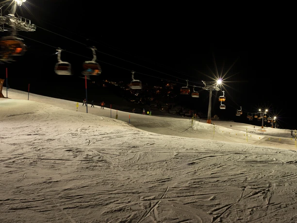 Nachtskifahren auf der Bettmeralp in der Aletsch Arena