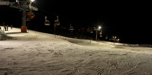 Nachtskifahren auf der Bettmeralp in der Aletsch Arena Nachtskifahren auf der Bettmeralp in der Aletsch Arena