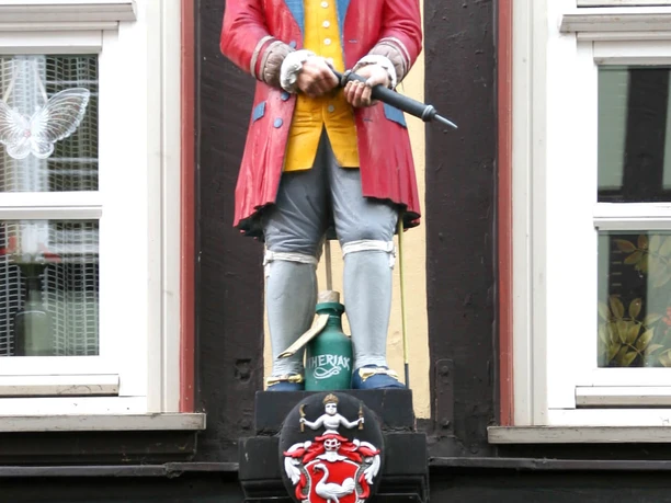 Figur Doktor Eisenbart Sterbehaus Figur Doktor Eisenbart am Sterbehaus in Hann. Münden