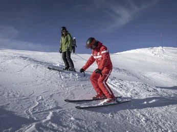 Skifahren mit einem Skilehrer in der Aletsch Arena Skifahren mit einem Skilehrer in der Aletsch Arena