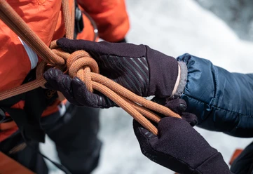 Vorbereitung für eine Gletschertour auf dem Grossen Aletschgletscher