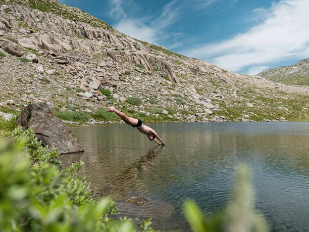 Baden im Maerjelensee in der Aletsch Arena