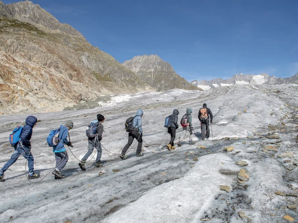 Gletschertour einer Schulklasse auf dem Grossen Aletschgletscher