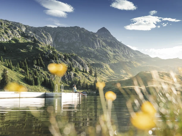 Mädchen beim Bettmersee Mädchen beim Bettmersee