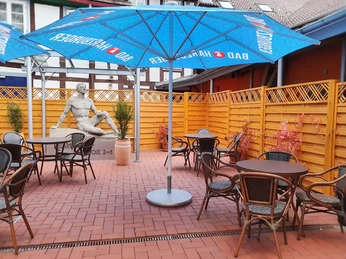 Café in der kleinen Gasse_Außenbereich cafe-in-der-kleinen-gasse-aussenbereich