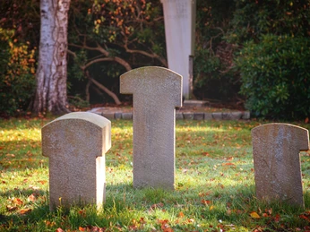 WTM006_Kriegsgräber_Füchtenfeld_AnjaPoker_b.jpg