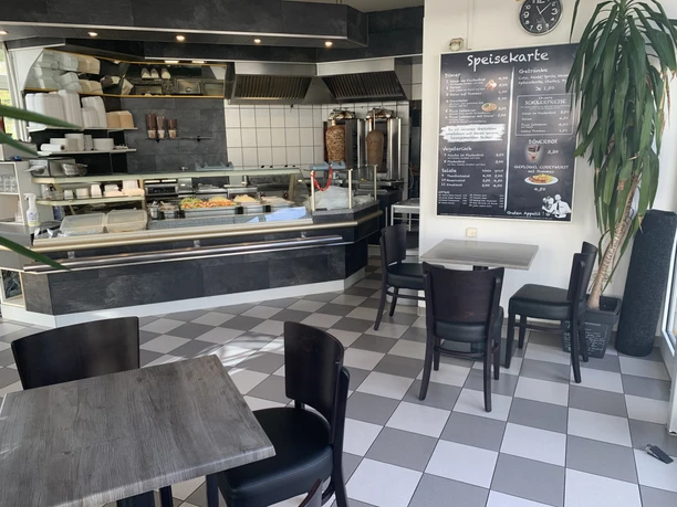 Döner Haus Öztel_Sicht auf den Tresen doener-haus-oeztel-sicht-auf-den-tresen