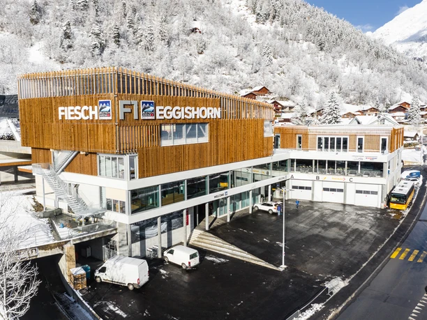 oev-hub-fiesch-aletsch-arena-aussenansicht-winter
