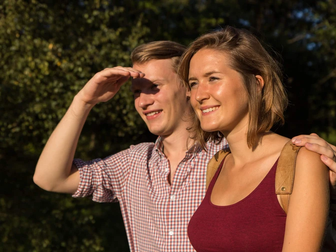 Ausblick, Wanderer im Naturpark Münden Ausblick, Wanderer im Naturpark Münden