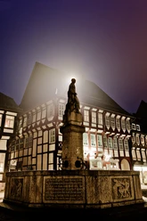 Till Eulenspiegel-Brunnen_Nacht tot-eulenspiegel-welterusten