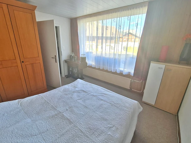 Chambre à coucher avec lit double