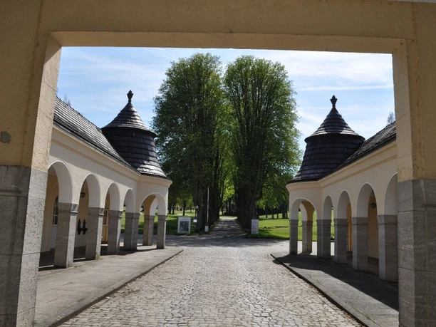 Torhaus am Eingang der Park Klinik Bad Hermannsborn Eingang mit Torhaus zum Park der Klinik Bad Hermannsborn.