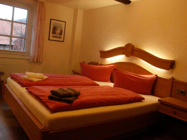 Zimmer, Landgasthaus zum Krug, Lippolshausen.jpg