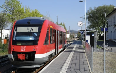 Bahnhof Einbeck Mitte_mit der Regionalbahn bahnhof-einbeck-mitte-mit-der-regionalbahn