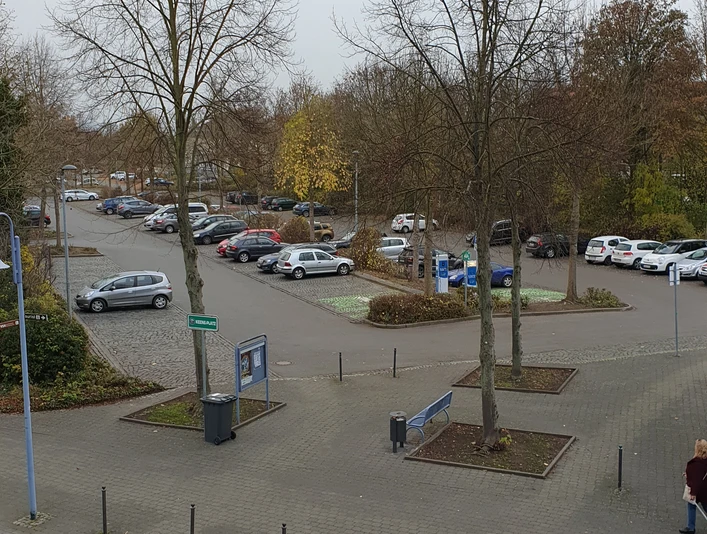 parkplatz-neues-rathaus-koeppenweg-parkplaetze-und-e-ladestationen