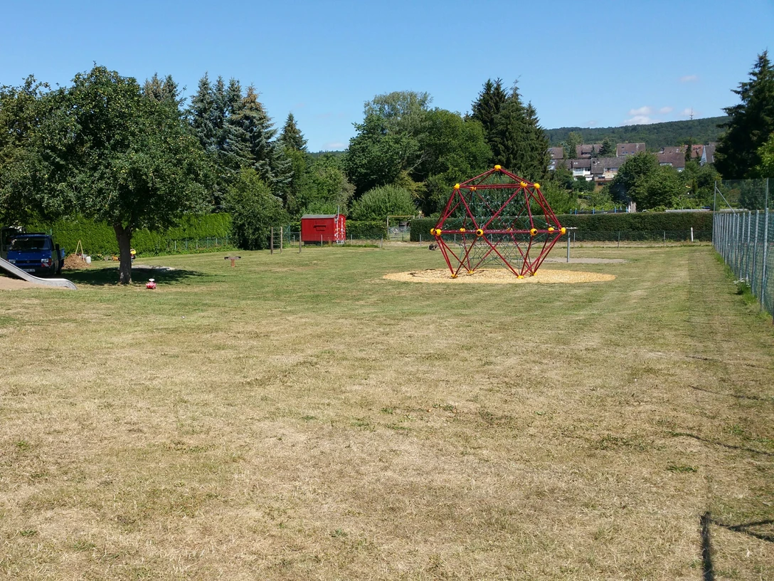 Spielplatz Bodenschwinghstraße_Spielgerät Spaceball spielplatz-bodelschwinghstrasse-spielgeraet-spaceball