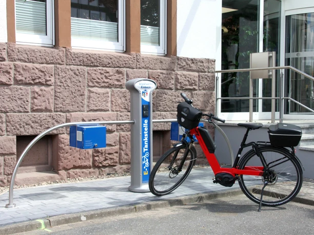 E-Ladestation Stadtwerke Einbeck Pkw und Fahrrad e-ladestation-stadtwerke-einbeck-pkw-und-fahrrad