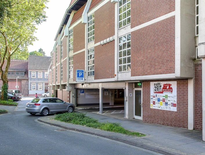 parkhaus-am-brauhaus-ein-und-ausfahrt