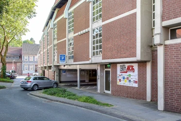 Parkhaus "Am Brauhaus"_Ein- und Ausfahrt parkhaus-am-brauhaus-ein-und-ausfahrt