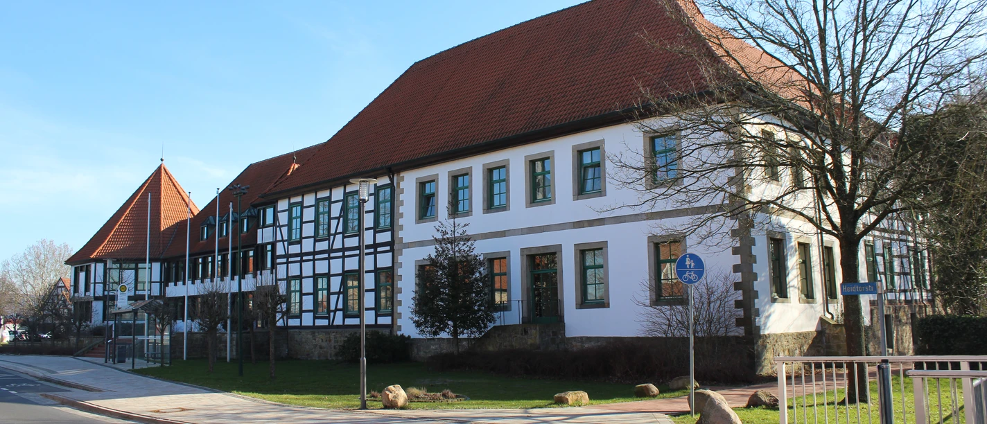Rathaus Stadt Rehburg-Loccum Das historische Rathaus Rehburg-Loccum präsentiert sich mit markantem Fachwerk und roten Dachziegeln.