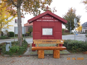 Baumelbank am Kastanienplatz - Alexander Lehr.JPG