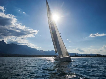 segelschule-thunersee-segeln-segelschiff-stockhorn-sonne.jpg