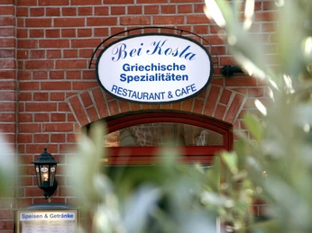 Bei Kosta Bei Kosta Eingangsschild